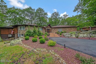 (private lake, pond, creek) Home For Sale in Hawley Pennsylvania