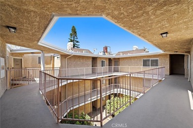 Rare Find! Beautifully upgraded top-floor penthouse in the - photo 4