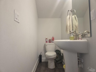 This Glorious And Well Maintained 2 Story, 4 Bedroom, 2.5 Bath - photo 24
