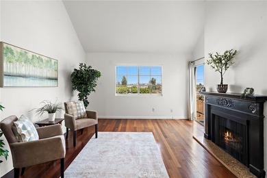 Rare Find! Beautifully upgraded top-floor penthouse in the - photo 9