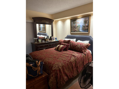Fabulous opportunity to own a firstfloor unit with a lovely lake - photo 3
