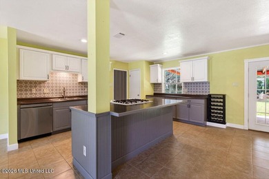 Charming home on a large lot in Ocean Springs a short drive from - photo 5