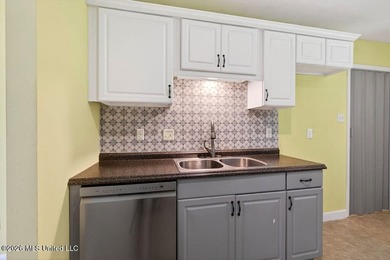 Charming home on a large lot in Ocean Springs a short drive from - photo 7