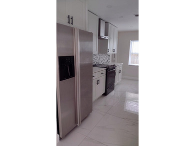Move-in ready 3-bedroom, 2-bath home with a Additional room with - photo 23