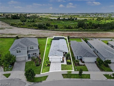 NOW OFFERED FURNISHED! This beautiful 4-bedroom, 2-bath home in - photo 38