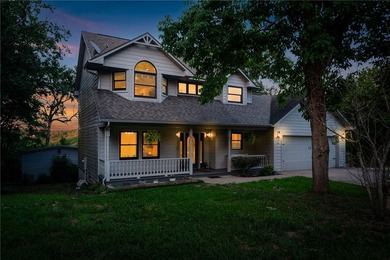 Nestled right next to Table Rock Lake & 15 minutes from Eureka - photo 5