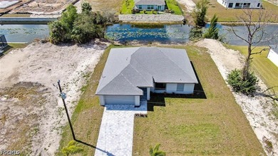 This is a MUST SEE! BRAND NEW WATERFRONT HOME WITH 4 BEDROOMS, 2 - photo 31