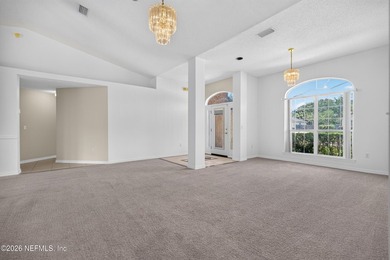 Welcome to this spacious and beautifully maintained brick - photo 8