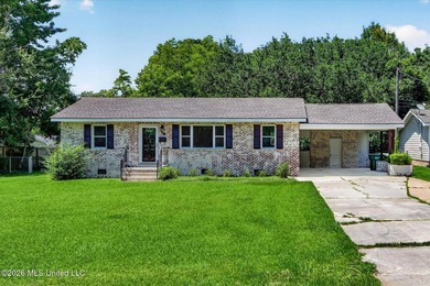 Welcome to Bayou View! This beautifully updated 3-bedroom - photo 1