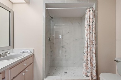 Welcome to this beautifully updated three-bedroom, two-bathroom - photo 22