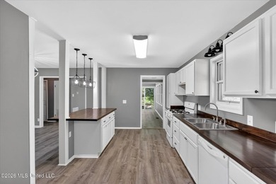 Welcome to Bayou View! This beautifully updated 3-bedroom - photo 3