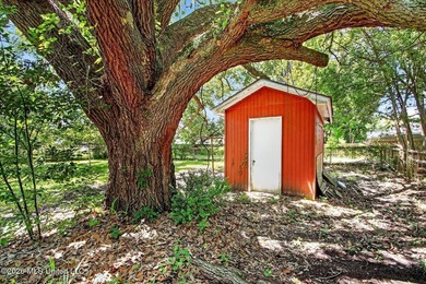 Welcome to Bayou View! This beautifully updated 3-bedroom - photo 5