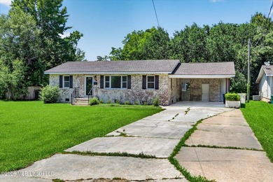 Welcome to Bayou View! This beautifully updated 3-bedroom - photo 10