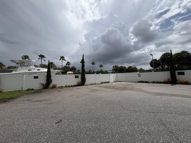 Welcome to this charming 3-bedroom, 2-bathroom waterfront home - photo 34