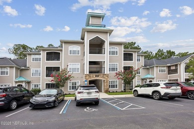 Beautifully maintained unit with a peaceful and private view - photo 1