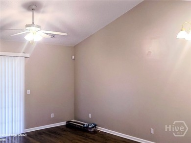 Welcome to this well-maintained 2-bedroom, 2-bathroom condo - photo 4