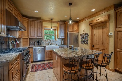 Escape to 300+/- acres of pristine mountain paradise just 15-20 - photo 4