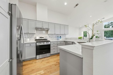 This one is not to be missed! You're very own private end unit - photo 8