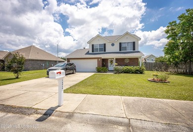 Beautiful two-story home offering 3 bedrooms, 2.5 bathrooms and - photo 2