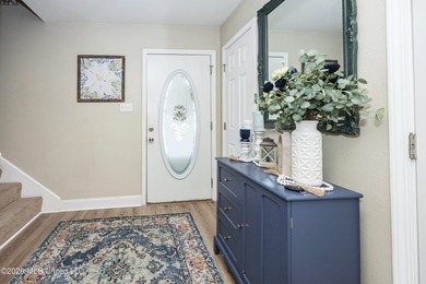 Beautiful two-story home offering 3 bedrooms, 2.5 bathrooms and - photo 6