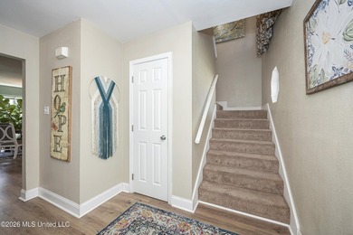 Beautiful two-story home offering 3 bedrooms, 2.5 bathrooms and - photo 7