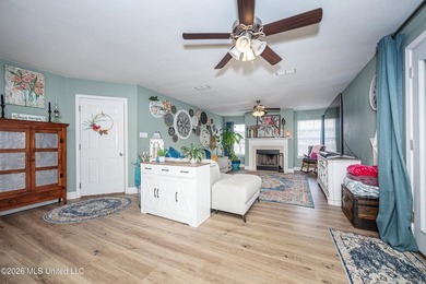Beautiful two-story home offering 3 bedrooms, 2.5 bathrooms and - photo 10
