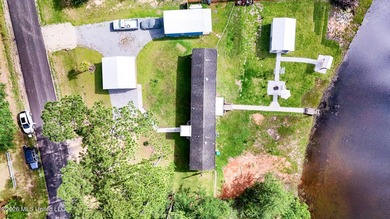 Escape to your own private lakeside retreat! Nestled on 1.3 - photo 2
