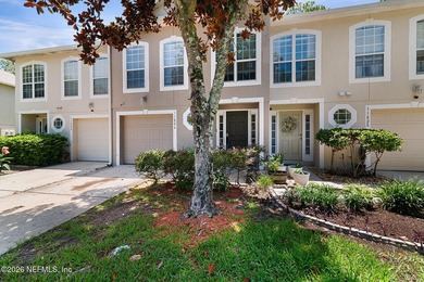Very nice Townhouse with reasonable HOA fees. Nice kitchen - photo 3