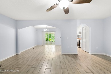 Very nice Townhouse with reasonable HOA fees. Nice kitchen - photo 5