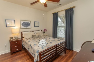 This beautiful lake view end 3-bedroom 2-bathroom FULLY