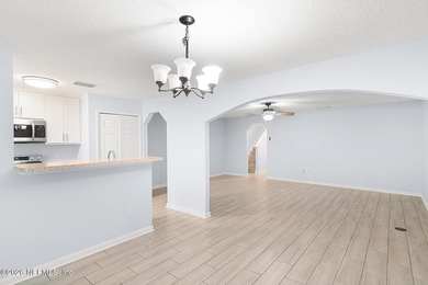 Very nice Townhouse with reasonable HOA fees. Nice kitchen - photo 8