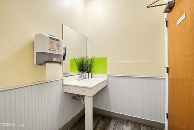Business For Sale: Maryland Fried Chicken is an independently - photo 32