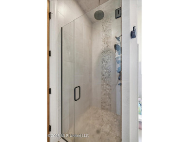 Welcome to this move-in ready lakefront home in desirable - photo 33