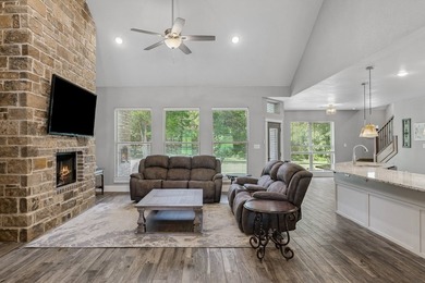 Built by a homebuilder for his own family, this gorgeous open - photo 3