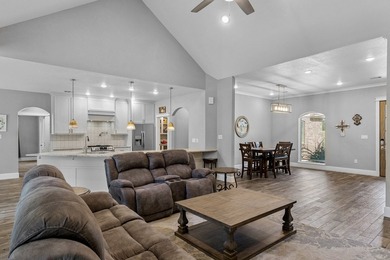 Built by a homebuilder for his own family, this gorgeous open - photo 5