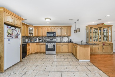 Welcome to this beautifully maintained 3-bedroom, 2 full - photo 12