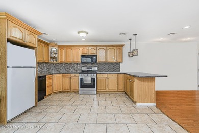Welcome to this beautifully maintained 3-bedroom, 2 full - photo 26