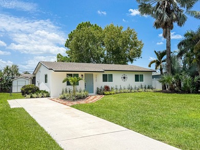 Beautifully updated 3-bedroom, 1-bathroom home in Lake Worth - photo 1