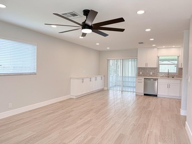 Beautifully updated 3-bedroom, 1-bathroom home in Lake Worth - photo 3