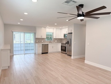 Beautifully updated 3-bedroom, 1-bathroom home in Lake Worth - photo 4