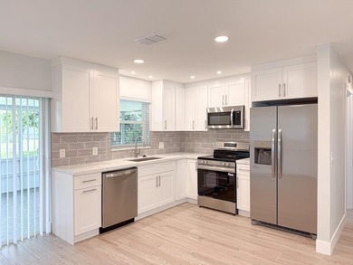 Beautifully updated 3-bedroom, 1-bathroom home in Lake Worth - photo 6