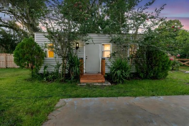 Davis Lake Home For Sale in Inverness Florida