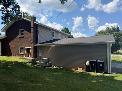 Welcome to this well-maintained 4-bedroom, 2-bathroom - photo 12