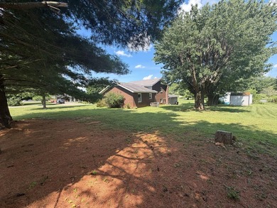 Welcome to this well-maintained 4-bedroom, 2-bathroom - photo 14