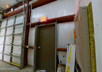 Close to St James--Large office with kitchenette, private - photo 15