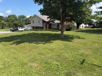 Welcome to this well-maintained 4-bedroom, 2-bathroom - photo 17