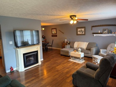 Welcome to this well-maintained 4-bedroom, 2-bathroom - photo 20