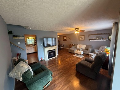 Welcome to this well-maintained 4-bedroom, 2-bathroom - photo 21