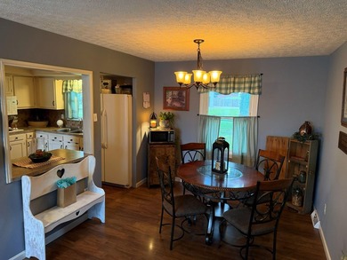 Welcome to this well-maintained 4-bedroom, 2-bathroom - photo 23