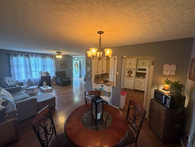 Welcome to this well-maintained 4-bedroom, 2-bathroom - photo 24